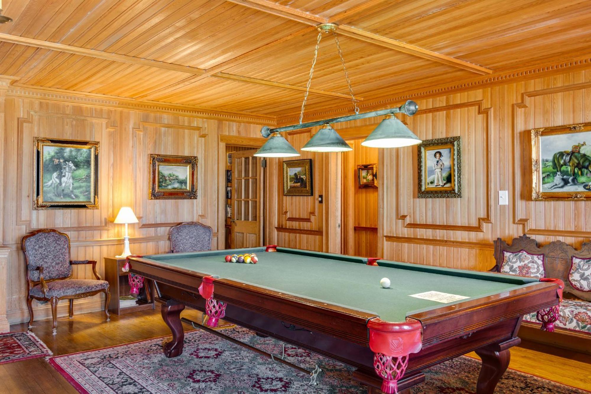 The Castle 3* Ocracoke